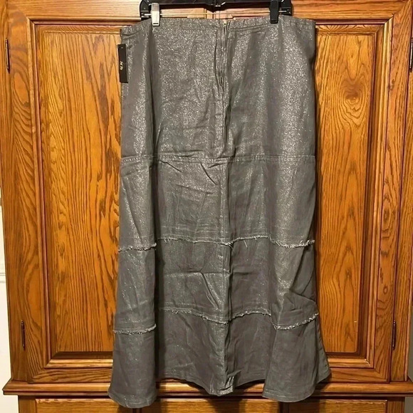 Be-Girl gray denim skirt no split frayed edges in design - Picture 4 of 5